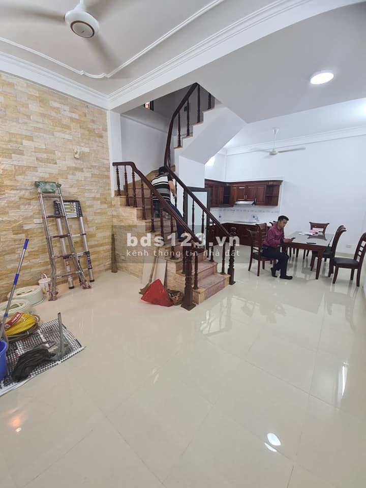 CHỈ 3.95 tỷ có nhà 41m2 HOÀNG QUỐC VIỆT 50M ra phố