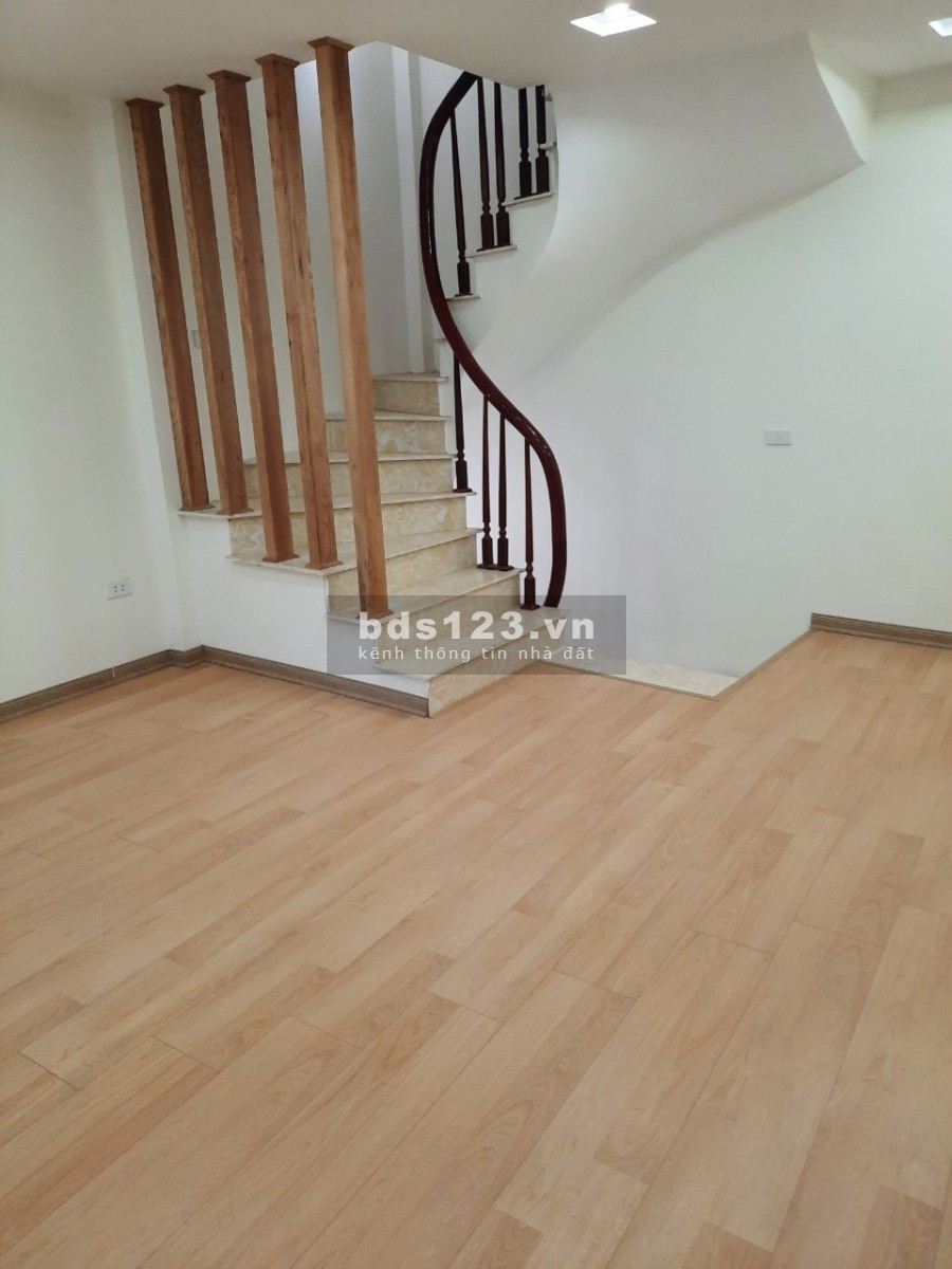 Nhà mới Hoàng Liệt ở ngay, 5 tầng 40m2 chỉ 2.6 tỷ, ngõ ba gác tránh