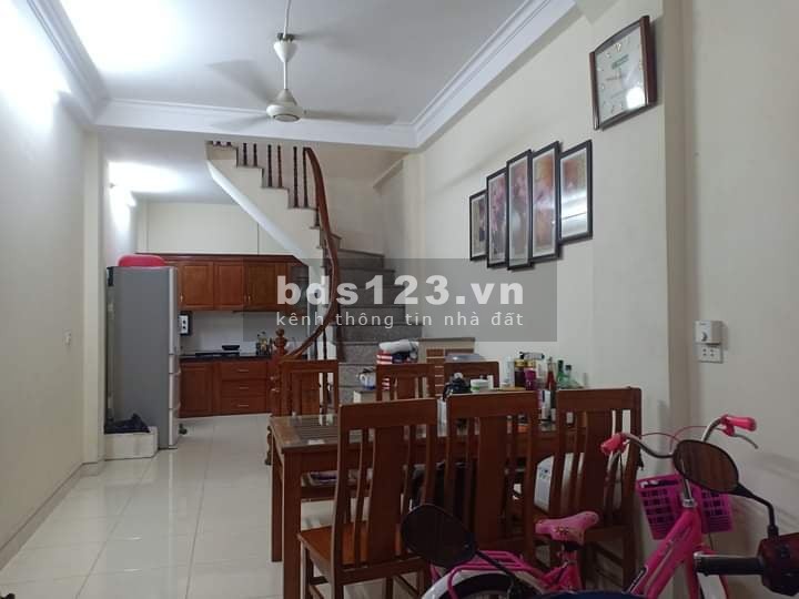 Nhà đẹp Hoàng Quốc Việt ô tô qua 79m2 x 4t giá 7.6 tỷ