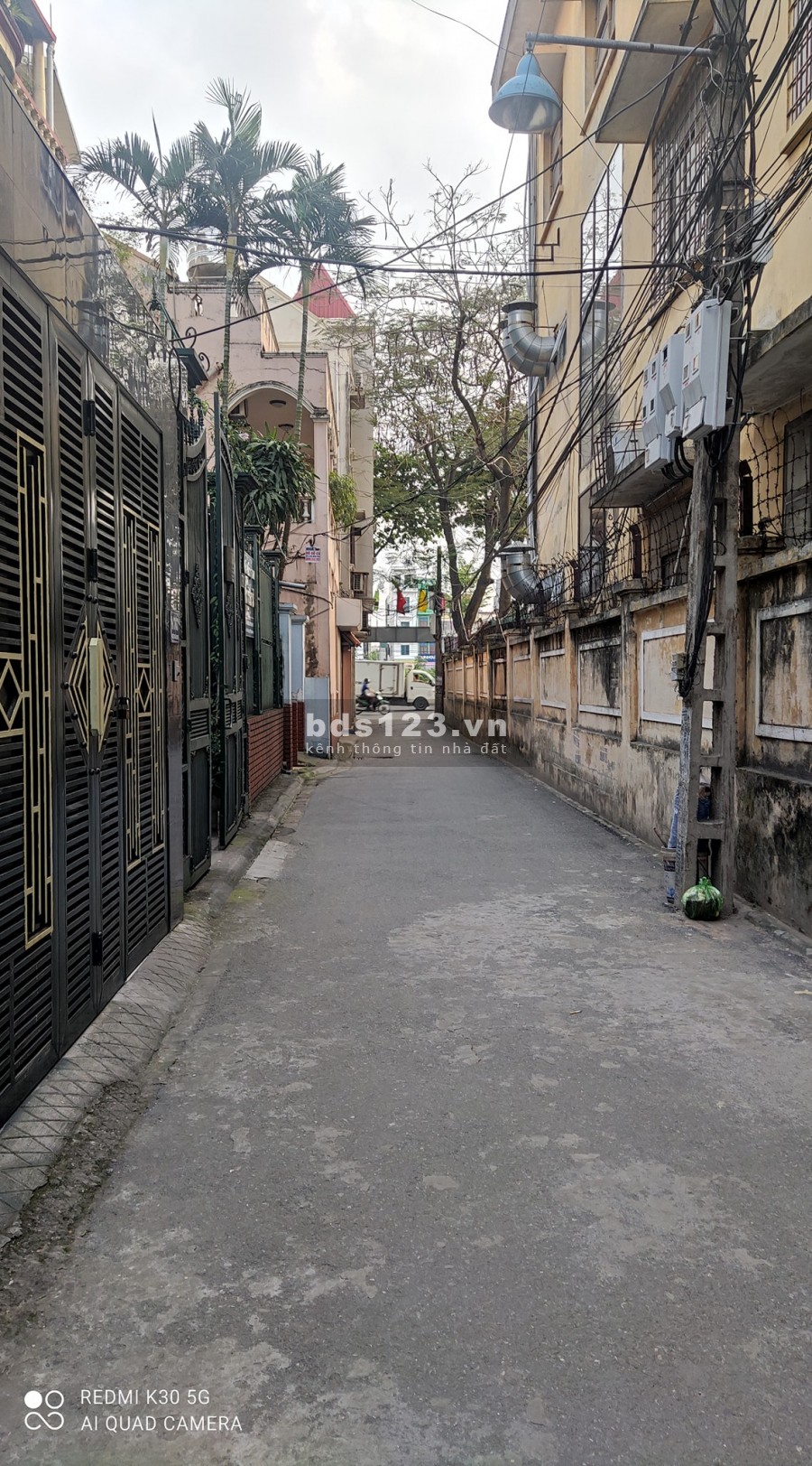 Dưới 2 tỷ nhà đẹp, ở ngay, nhà 2 mặt ngõ trước và sau ô tô đỗ cổng ngõ thông tứ phía