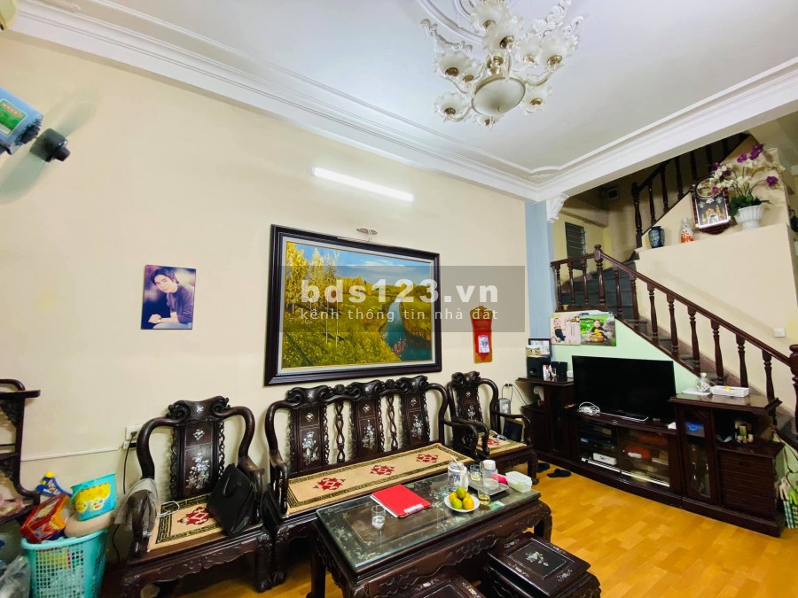 Nhà Đẹp – Giáp Hồ Đền Lừ, Nhà Nguyễn Đức Cảnh, 37m2, 4 Tầng, giá 3,3 tỷ.