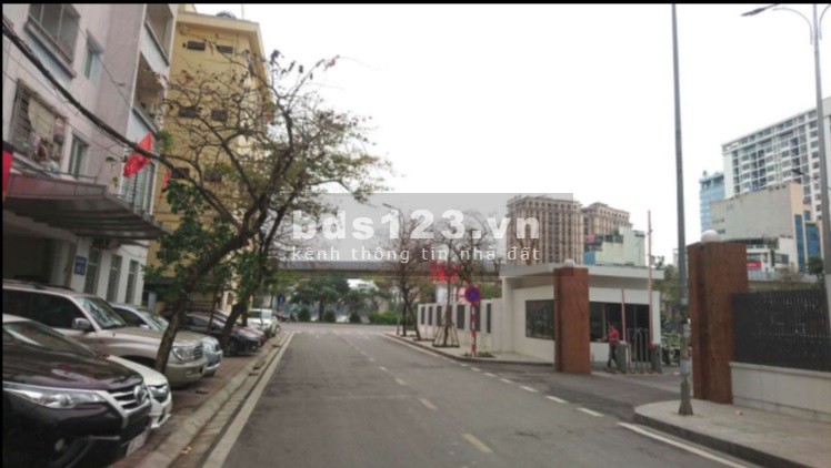 Cho thuê chung cư số 02 ngõ 61 Hoàng Cầu, Đống Đa 85m 3PN thoáng mát đồ đẹp giá 11tr/th 0988296228