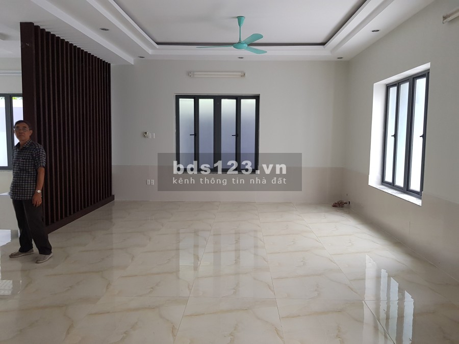 Cho thuê nguyên căn villa 15x20m Trần Não làm VP kết hợp ở