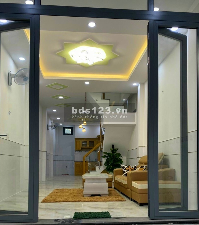 Nhà 3 tầng, hẻm xe hơi Lạc Long Quân, P.9, Tân Bình. 6,3 tỷ