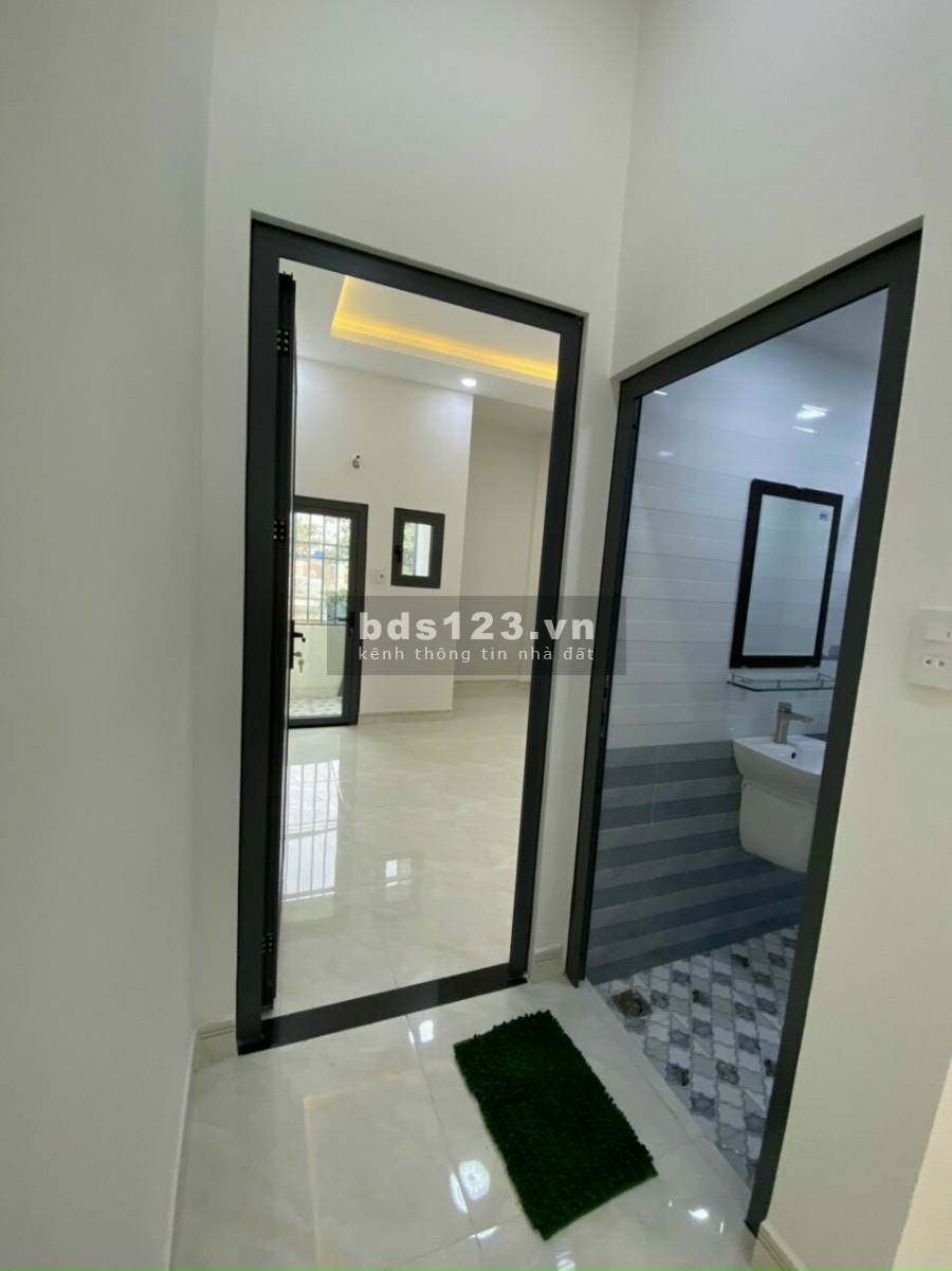 Nhà 3 tầng, hẻm xe hơi Lạc Long Quân, P.9, Tân Bình. 6,3 tỷ