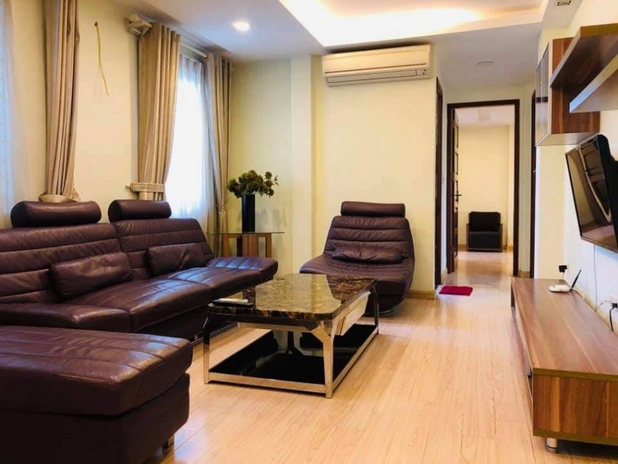 Tôi cần bán gấp nhà 10 tầng phố Giảng Võ DT 108 m, mặt tiền 6.3 m.