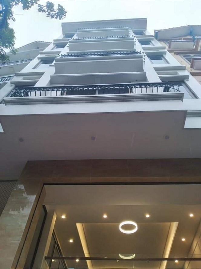 Tôi cần bán gấp nhà 10 tầng phố Giảng Võ DT 108 m, mặt tiền 6.3 m.