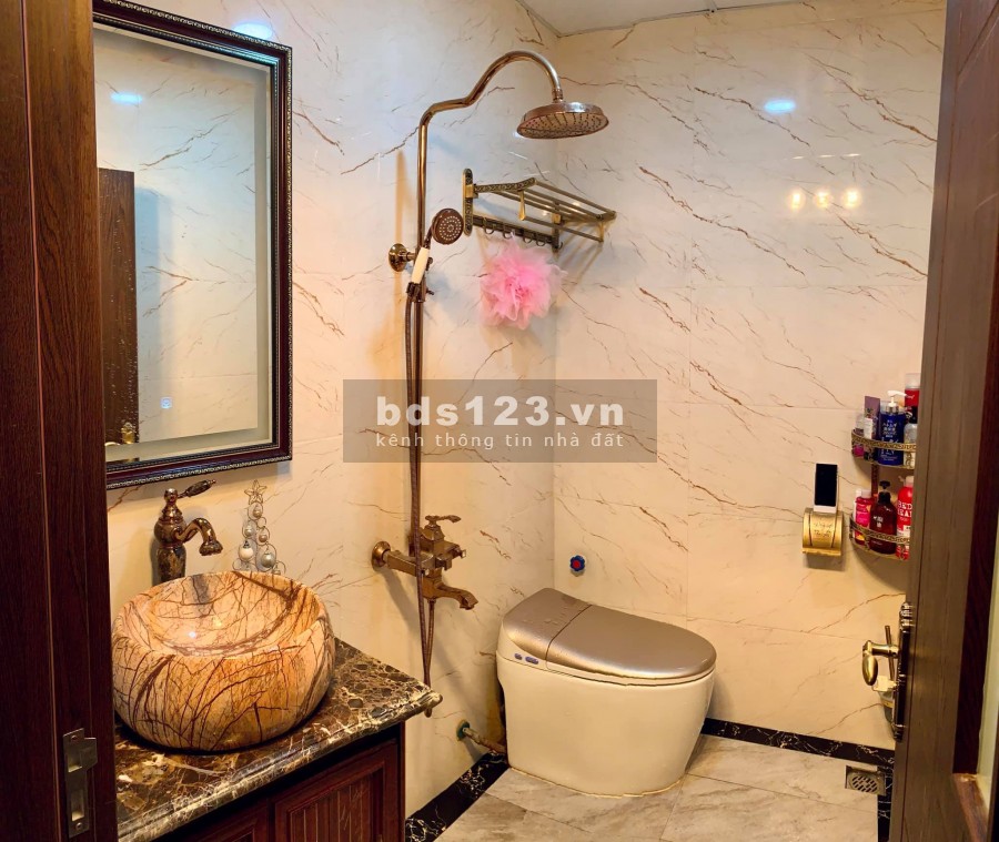 Chuyển chỗ ở cần bán gấp nhà Văn Quán, DT45m2, 5 tầng , mặt tiền 4 m giá chỉ 5.2 tỷ