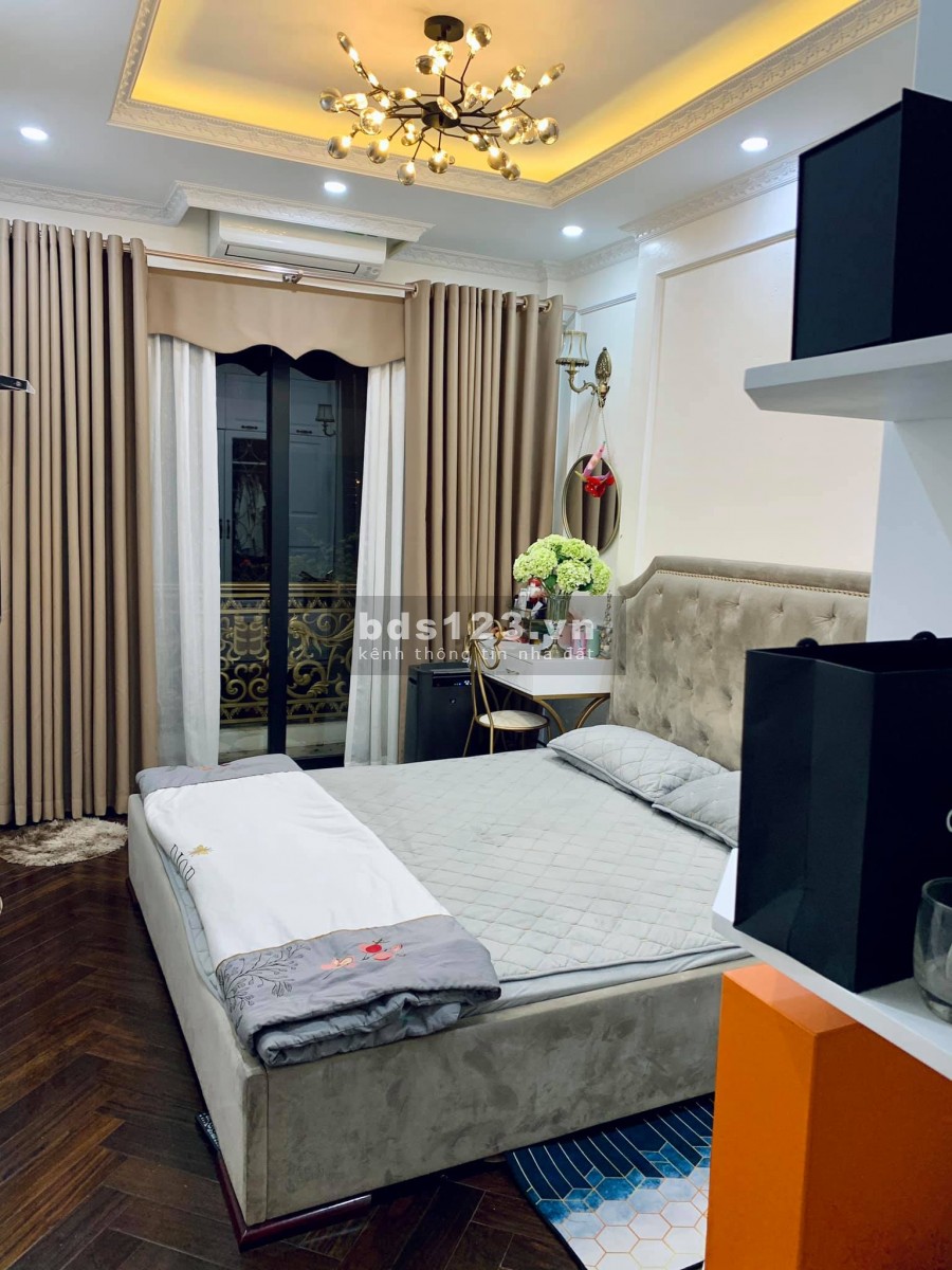 Chuyển chỗ ở cần bán gấp nhà Văn Quán, DT45m2, 5 tầng , mặt tiền 4 m giá chỉ 5.2 tỷ