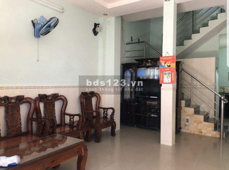 Cho thuê nhà có nội thất 3 phòng ngủ 8tr hẻm 710 Huỳnh Tấn Phát. Quận 7