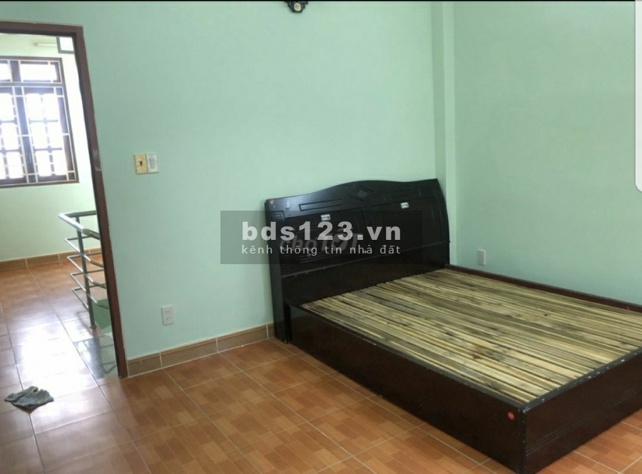 Cho thuê nhà có nội thất 3 phòng ngủ 8tr hẻm 710 Huỳnh Tấn Phát. Quận 7
