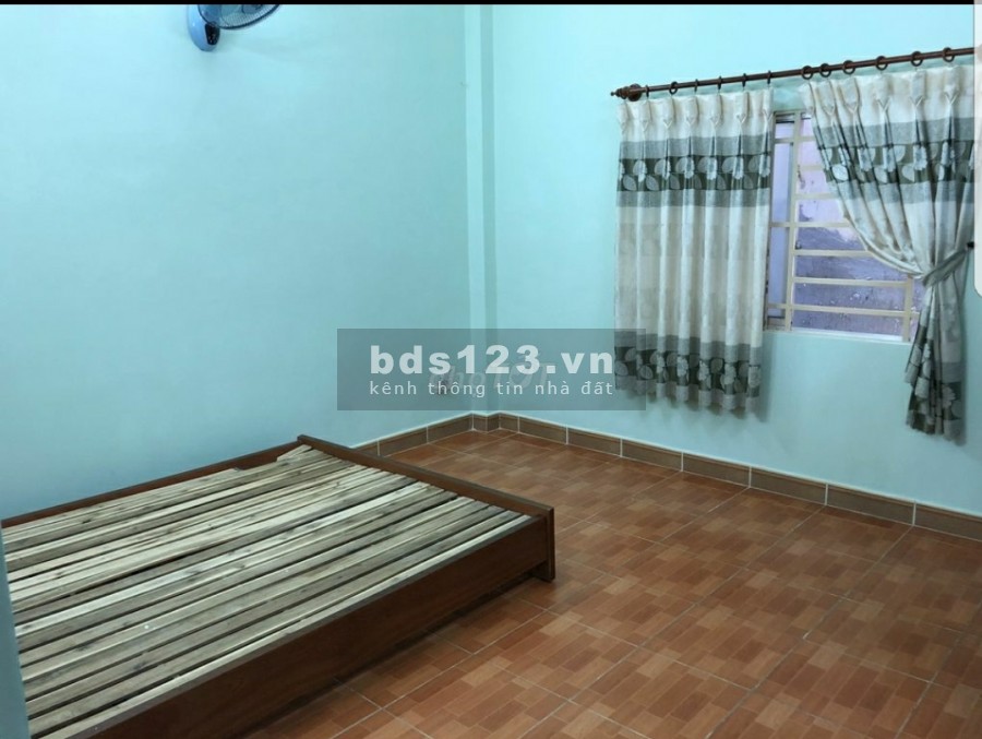 Cho thuê nhà có nội thất 3 phòng ngủ 8tr hẻm 710 Huỳnh Tấn Phát. Quận 7