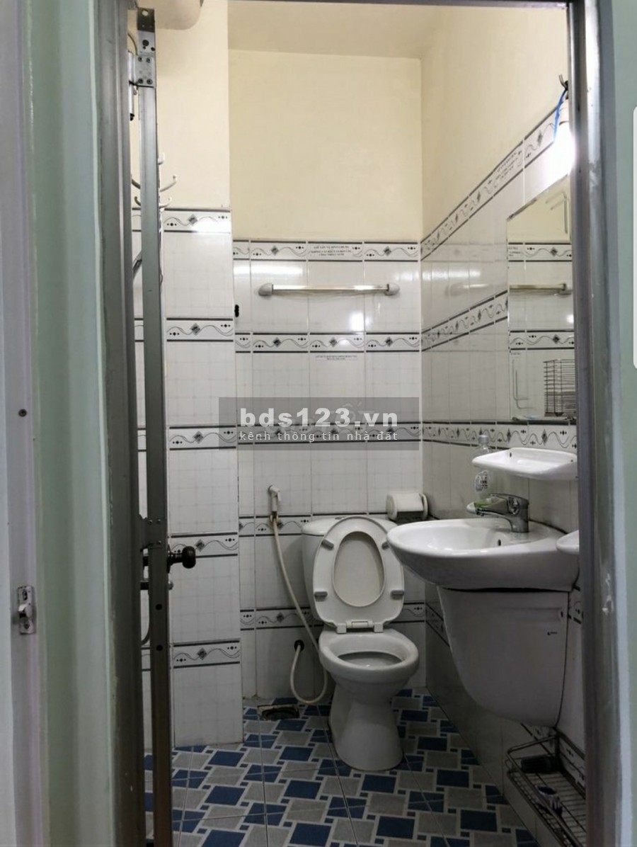 Cho thuê nhà có nội thất 3 phòng ngủ 8tr hẻm 710 Huỳnh Tấn Phát. Quận 7