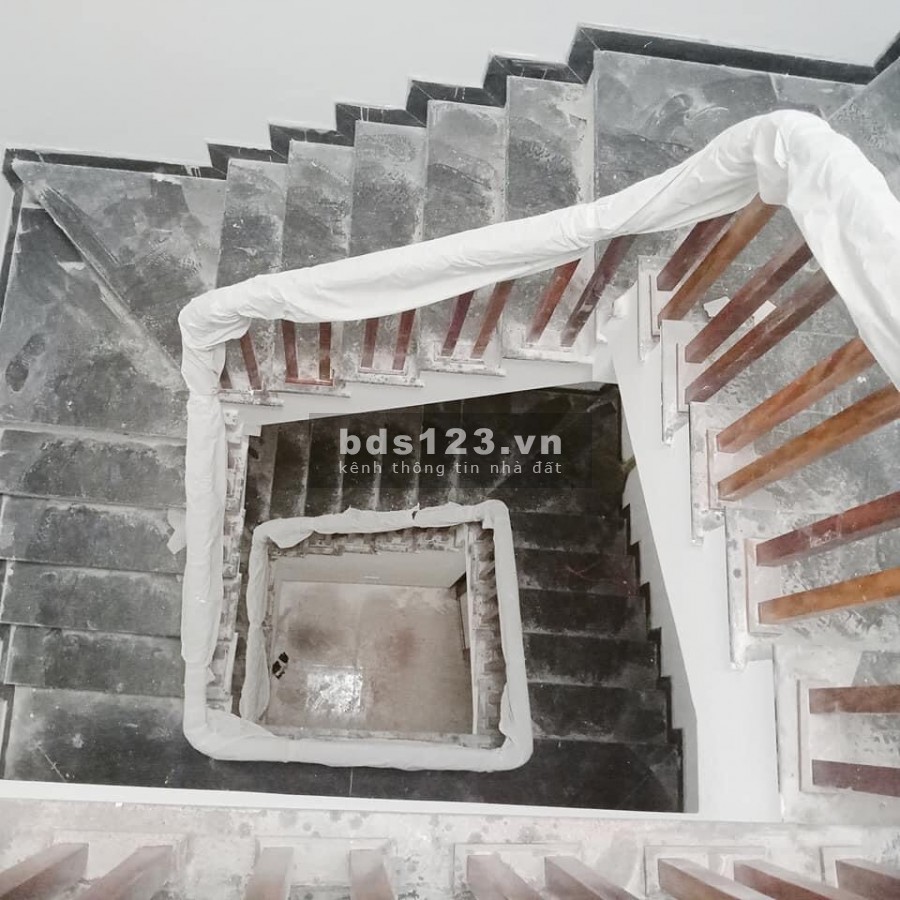 NHÀ Mới Ô CÁCH-LB 72m2*4t HƠN 6 TỶ OTO ĐỖ CỬA