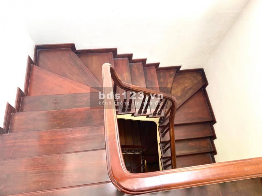 Bán nhà 5 tầng Bát Khối 65m2, Gara, Lô góc, cách mặt phố 20m.