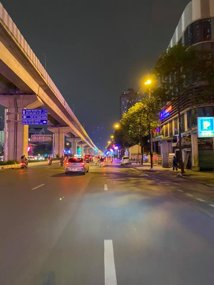 KĐT văn phú mặt phố metro ( DT 84m X 5 tầng ) 10 tỷ , viiiu kinh doanh
