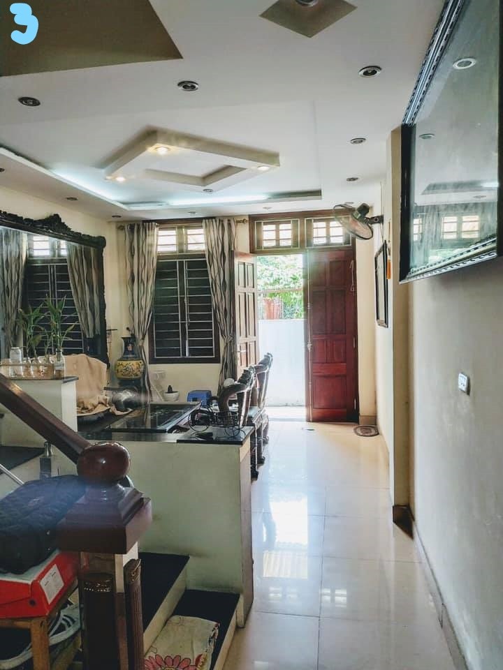 Bán nhà Cổ Linh, Long Biên, 42m2 x 4 tầng, ô tô đỗ cửa, gần hồ