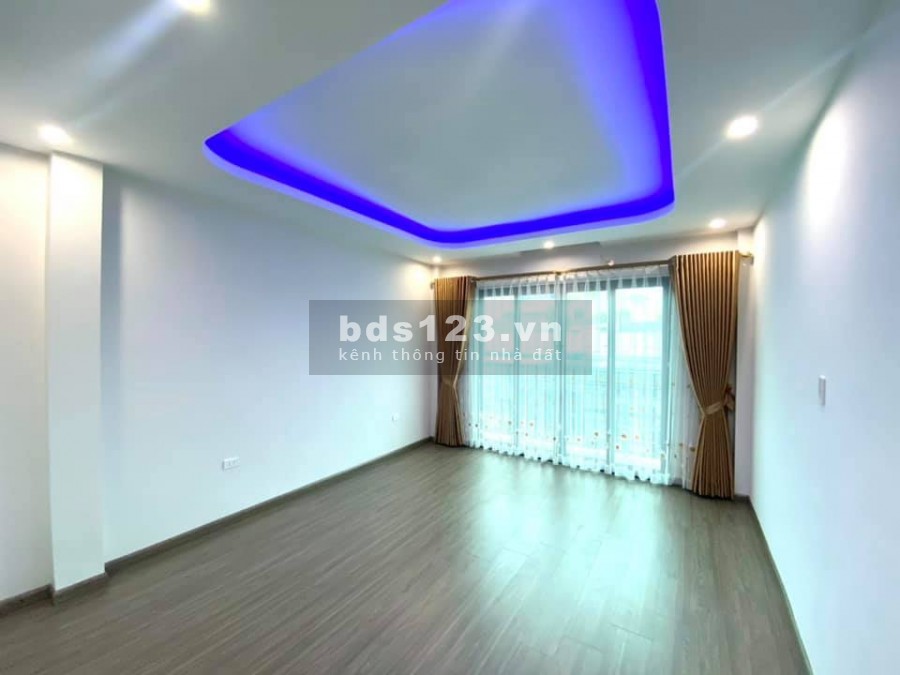 Bán nhà 5 tầng Bát Khối 65m2, Gara, Lô góc, cách mặt phố 20m.