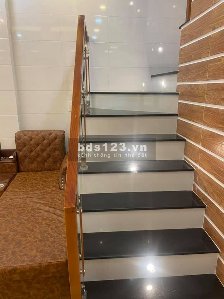 [HOT] Nợ bán gấp nhà Trần Huy Liệu Phú Nhuận HXH 3 tầng giá 175tr/m2.