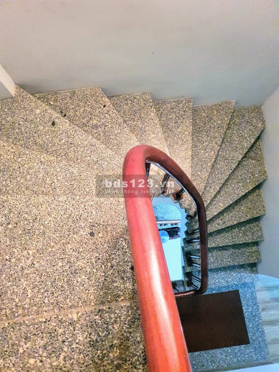 Bán nhà ngõ 419 Lĩnh Lam 32m2 5 tâng ngõ oto đỗ cửa