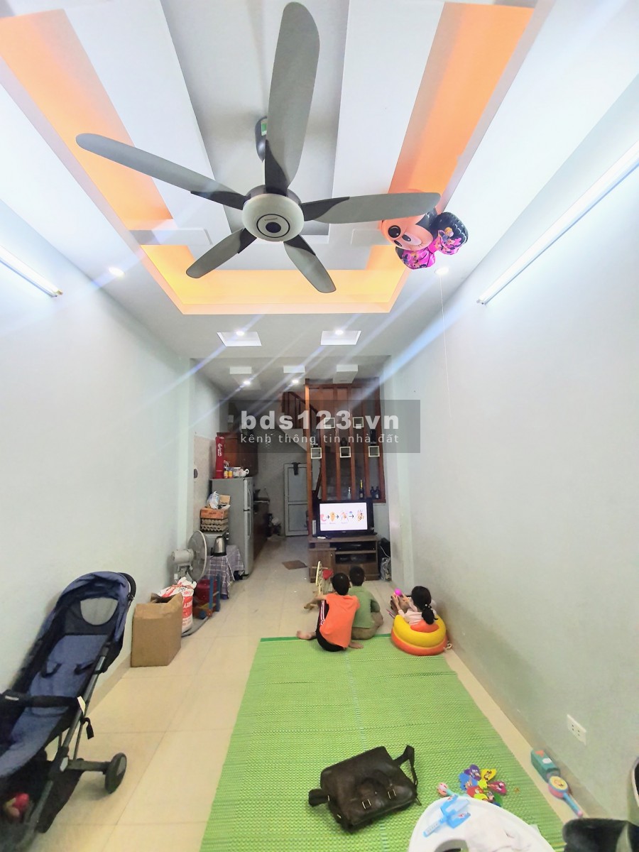 Bán nhà ngõ 419 Lĩnh Lam 32m2 5 tâng ngõ oto đỗ cửa