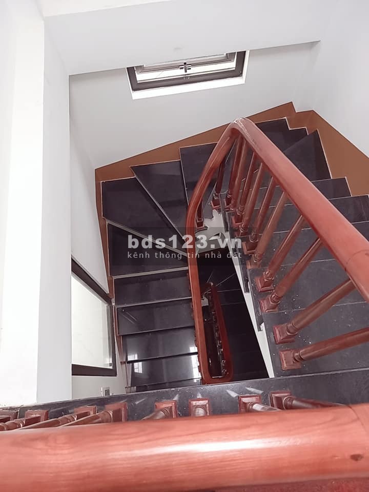 Đặc khu Mai Động 6 tầng, gara, thang máy, chỉ nhỉnh hơn 5 tỷ