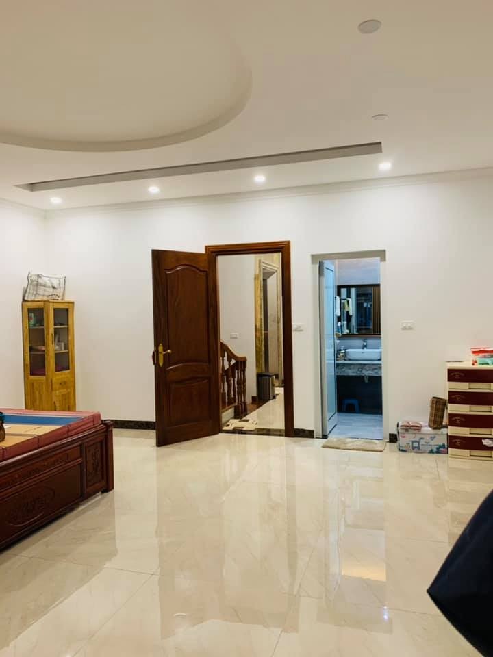Bán nhà Quan Nhân, Thanh Xuân, 110m2, 6 tầng, thang máy, nội thất sang trọng, ô tô dừng đỗ.