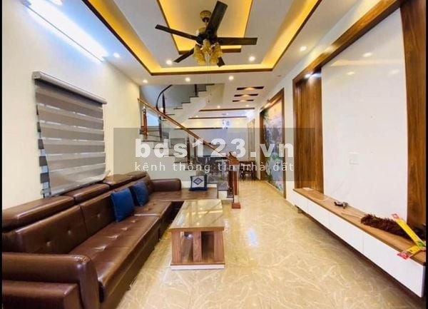 BÁN NHÀ 6 TẦNG, 50M2, Ô TÔ ĐỖ CỬA LĨNH NAM. GIÁ 4,6 TỶ ( CÓ TL )