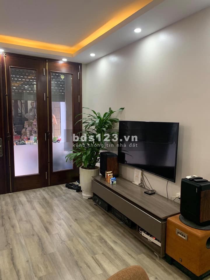 BÁN NHÀ 6 TẦNG, 50M2, Ô TÔ ĐỖ CỬA LĨNH NAM. GIÁ 4,6 TỶ ( CÓ TL )