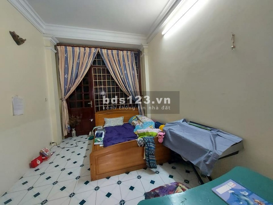 Bán nhà Ngõ 226 Phố Lê Duẩn, Ô tô đỗ cách 15m,18/23m2, giá 2,3tỷ.