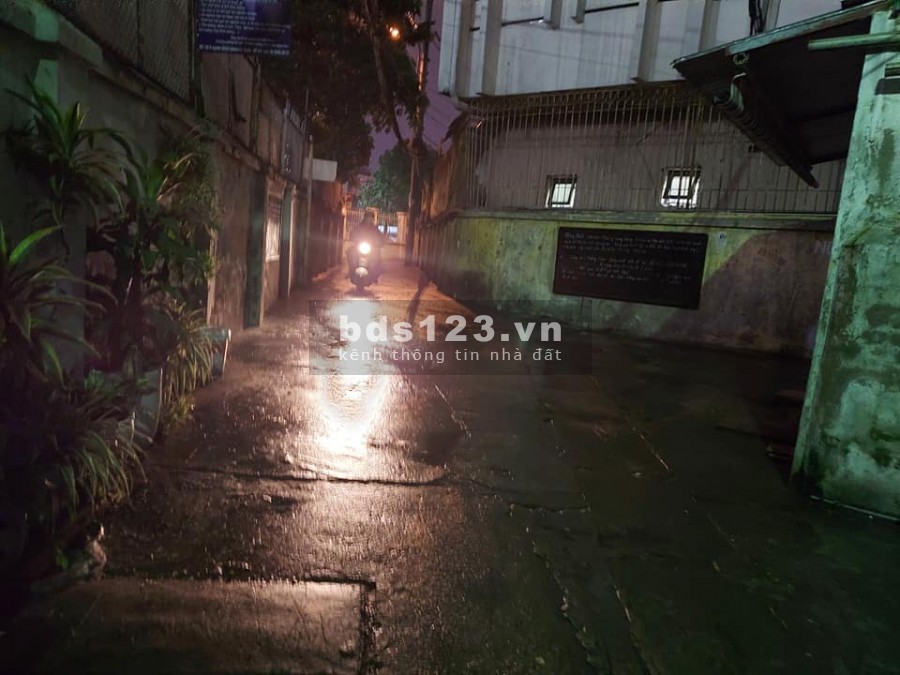 Bán nhà Ngõ 226 Phố Lê Duẩn, Ô tô đỗ cách 15m,18/23m2, giá 2,3tỷ.