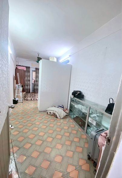 SANG NHƯỢNG CỬA HÀNG QUẦN ÁO 2 TẦNG KHÂM THIÊN HÀ NỘI