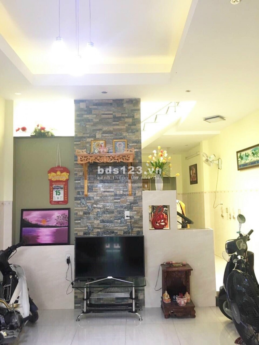 Nhà 2 tầng rộng rãi, cạnh Siêu Thị BigC Trường Chinh. 4,3 tỷ