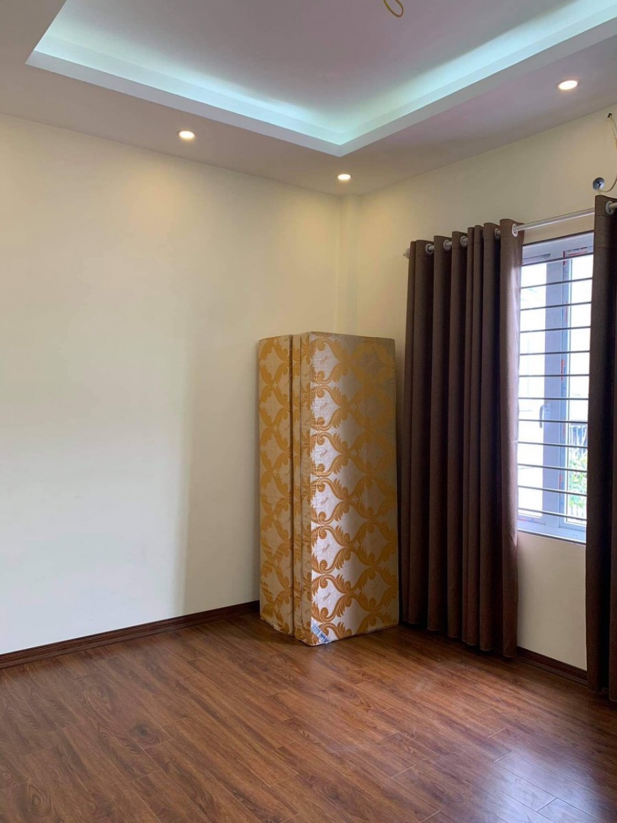 Bán gấp nhà 255 Lĩnh Nam, Diện tích 44m2 nhà 4 tầng nhà đẹp đang ở, giá 3 tỷ