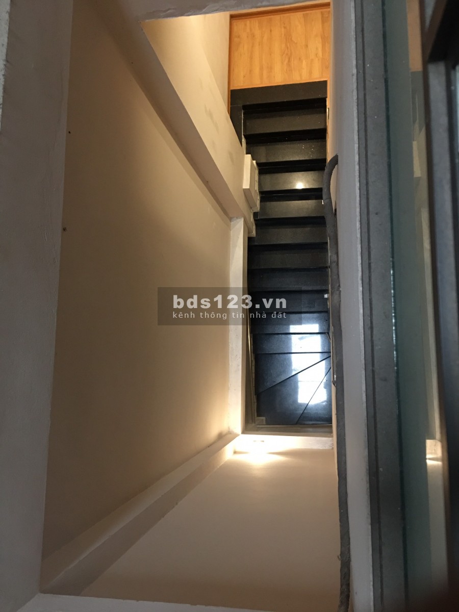 Nhà đẹp Hoàng Mai, ngay sát ngõ oto, 57m2 ,5T, MT4.7m, giá 3,6 tỷ
