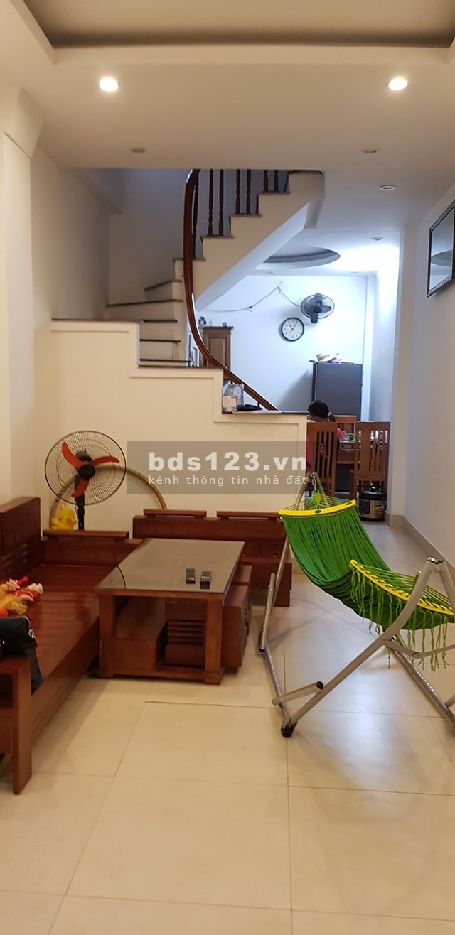 Bán nhà Vĩnh Hưng phân lô diện tích rộng vuông đẹp