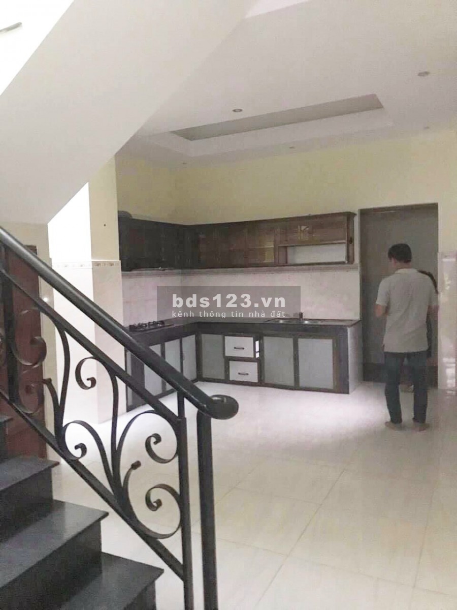 Nhà 2 tầng rộng rãi, cạnh Siêu Thị BigC Trường Chinh. 4,3 tỷ
