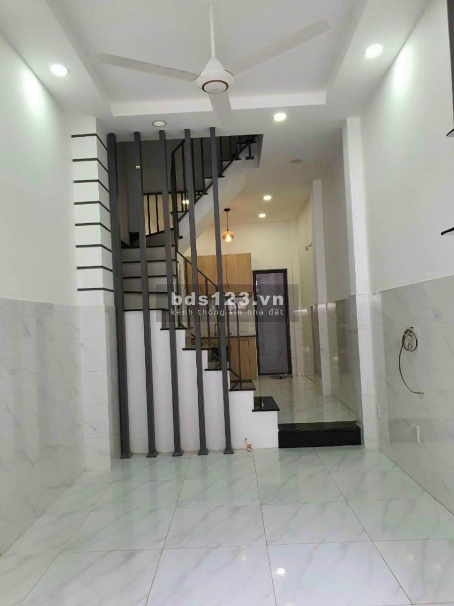 Bán nhà nhỏ nhỏ xinh xinh, mới hoàn thiện xong, đúc 1 tấm, giá 1 tỷ 380 triệu