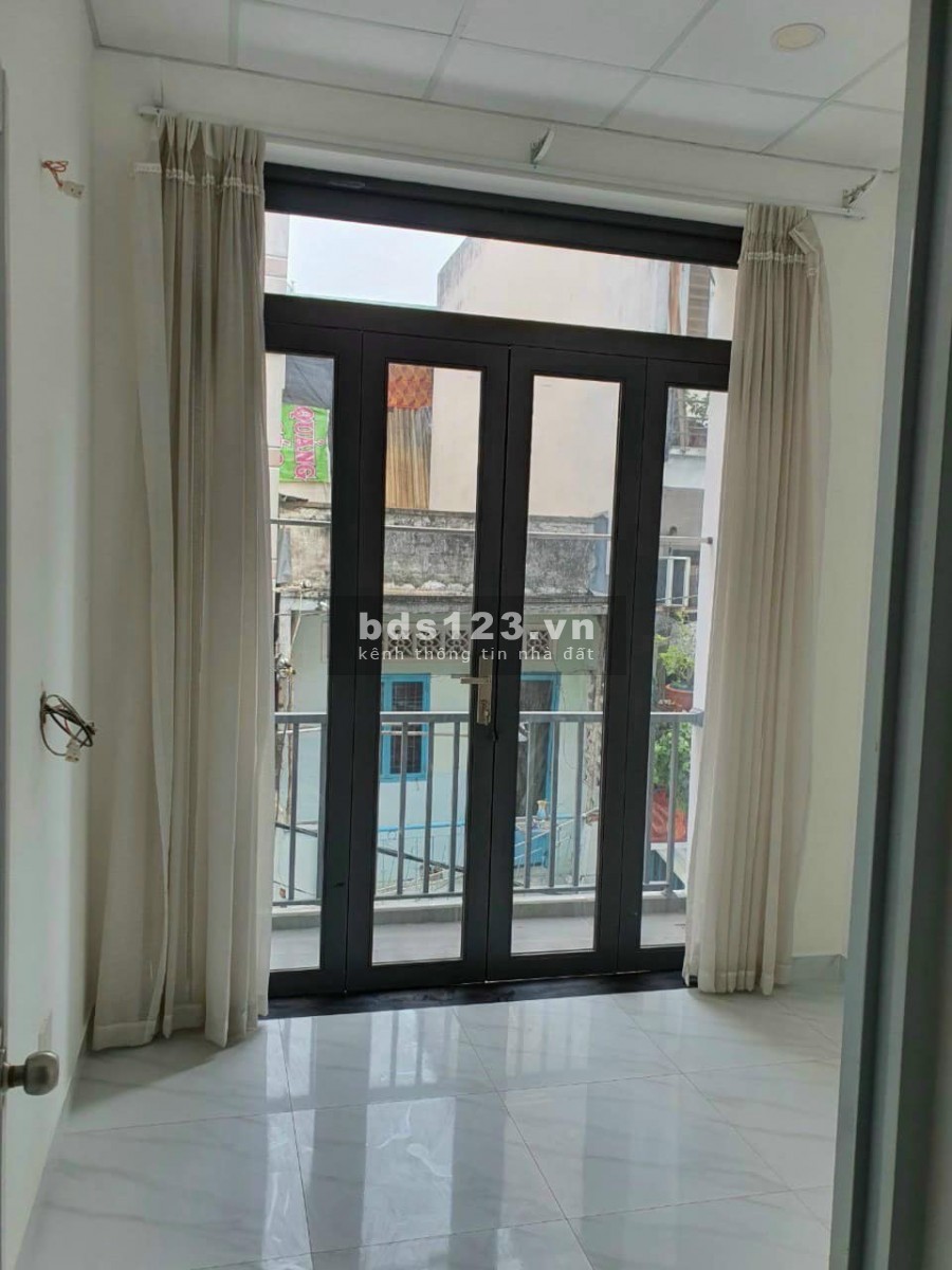 Bán nhà nhỏ nhỏ xinh xinh, mới hoàn thiện xong, đúc 1 tấm, giá 1 tỷ 380 triệu