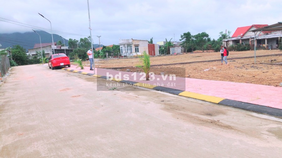 BÁN ĐẤT VEN SÔNG ,TRUNG TÂM HÀNH CHÍNH XÃ .TIỆN ÍCH ĐẦY ĐỦ