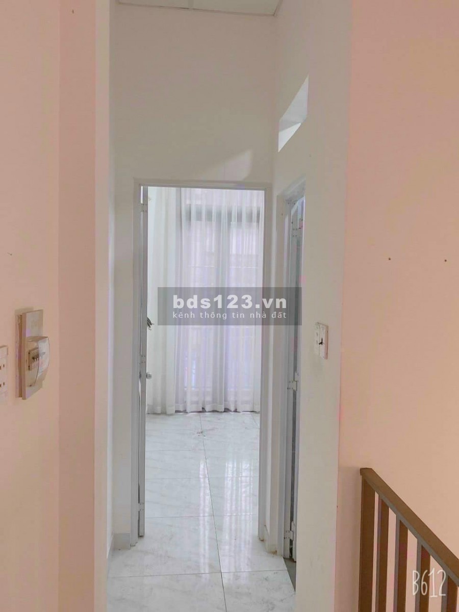 Bán nhà nhỏ nhỏ xinh xinh, mới hoàn thiện xong, đúc 1 tấm, giá 1 tỷ 380 triệu