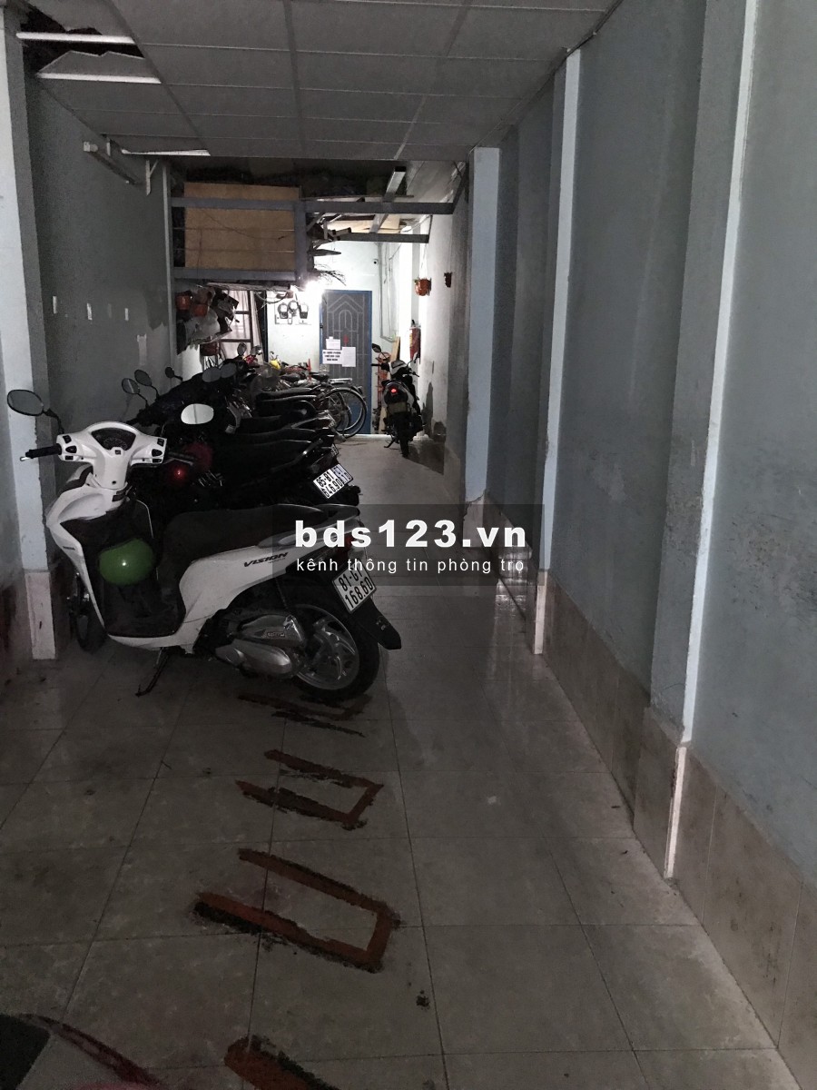 Phòng CMT8, Q3 có ban công cho thuê (ở được 2-3 bạn)
