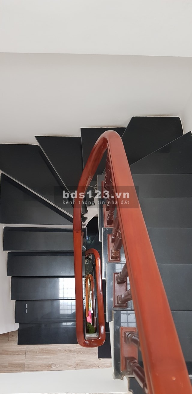 Bán nhà Vĩnh Hưng phân lô diện tích rộng vuông đẹp