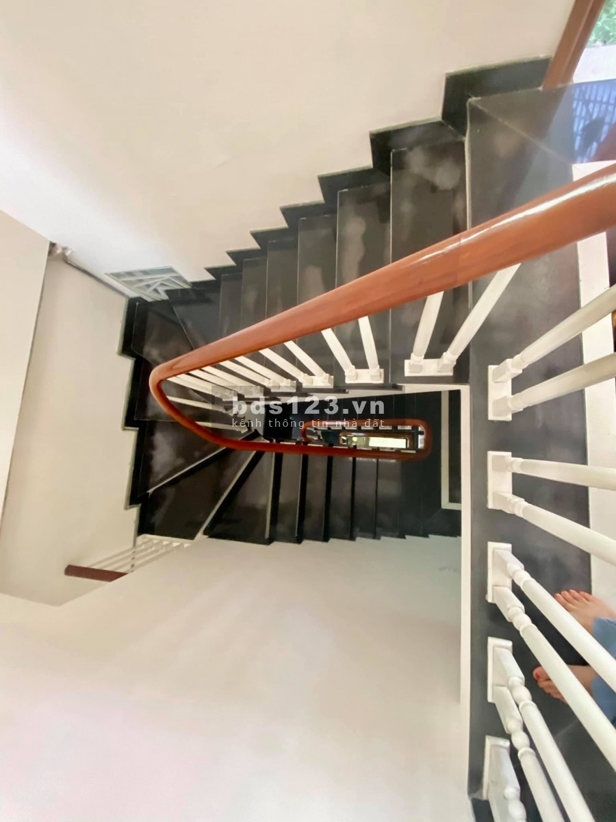 Bán nhà Ái Mộ Long Biên 48m2*5T Ô tô qua nhà Ngõ thông gần phố