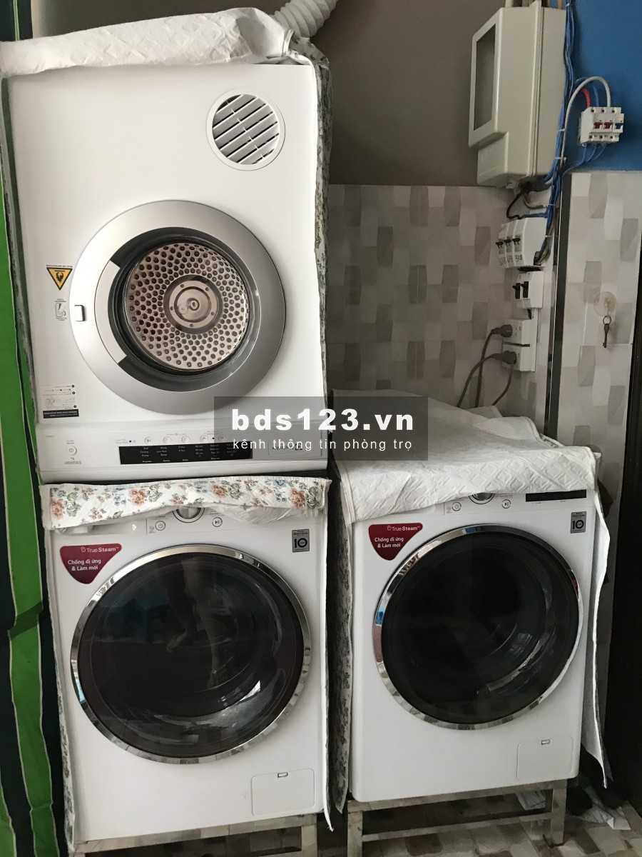 Phòng CMT8, Q3 có ban công cho thuê (ở được 2-3 bạn)