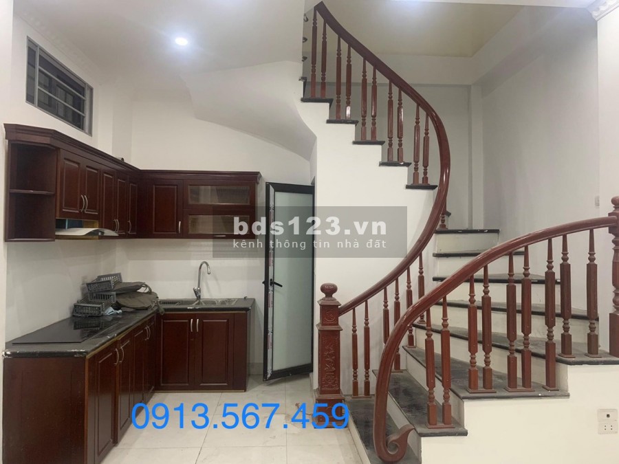 Aeon Long Biên Nhà 5 tầng mới coong Lô góc Gần phố ô tô đỗ cửa. Giá 3.2 tỷ
