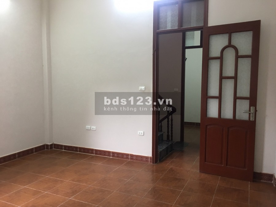 Nhà đẹp Hoàng Mai, ngay sát ngõ oto, 57m2 ,5T, MT4.7m, giá 3,6 tỷ