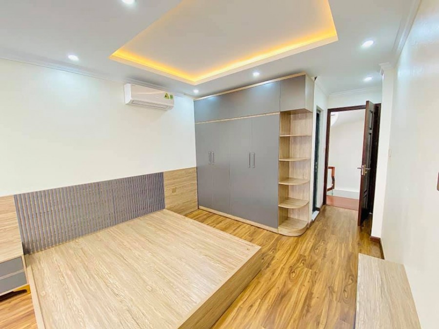 Bán nhà đẹp Dịch Vọng 36m2 x 5T, ô tô , gần phố, nhỉnh 5 tỷ