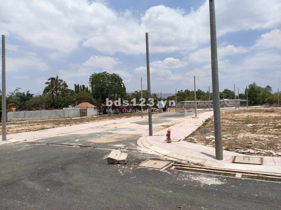 Đất thổ cư 100% sổ đỏ có sẵn vị trí rất đẹp