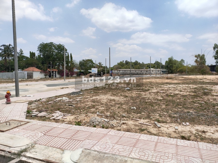 Đất thổ cư 100% sổ đỏ có sẵn vị trí rất đẹp